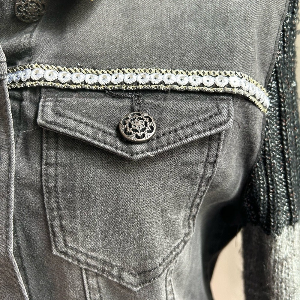 Desigual Multicolored Jean Jacket with Mixed Textiles & Unique Design, size 40 - Picture 4 of 10